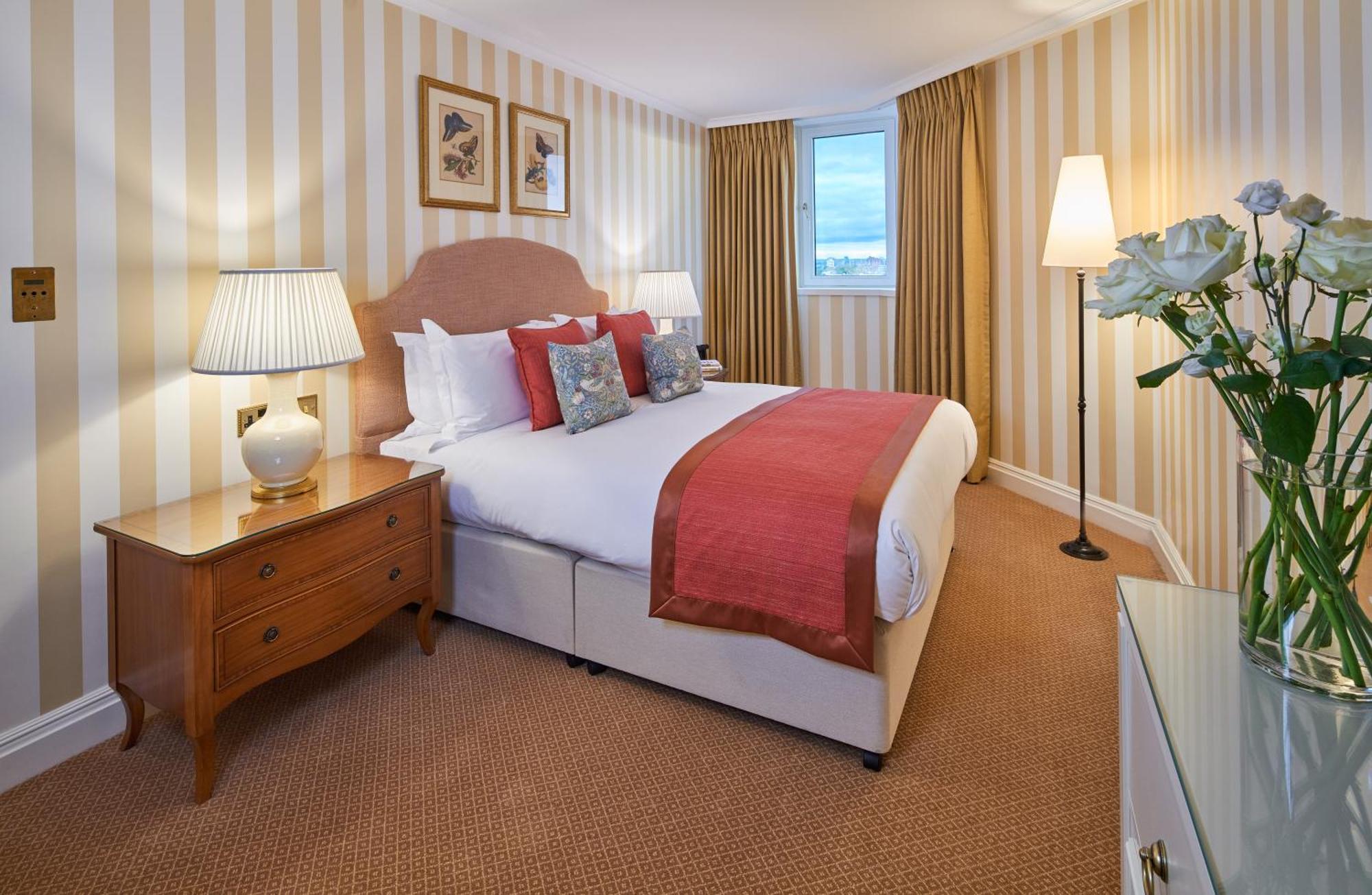 Cheval Thorney Court At Hyde Park Aparthotel London Bagian luar foto