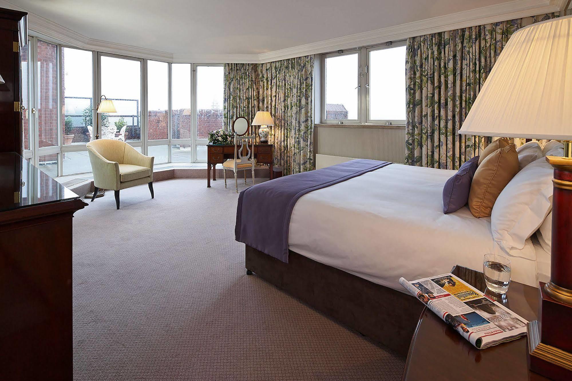 Cheval Thorney Court At Hyde Park Aparthotel London Bagian luar foto